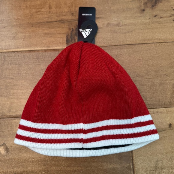 NWT Adidas Team Leverage Performance Beanie Hat in Power Red and White Stripe - Picture 5 of 7